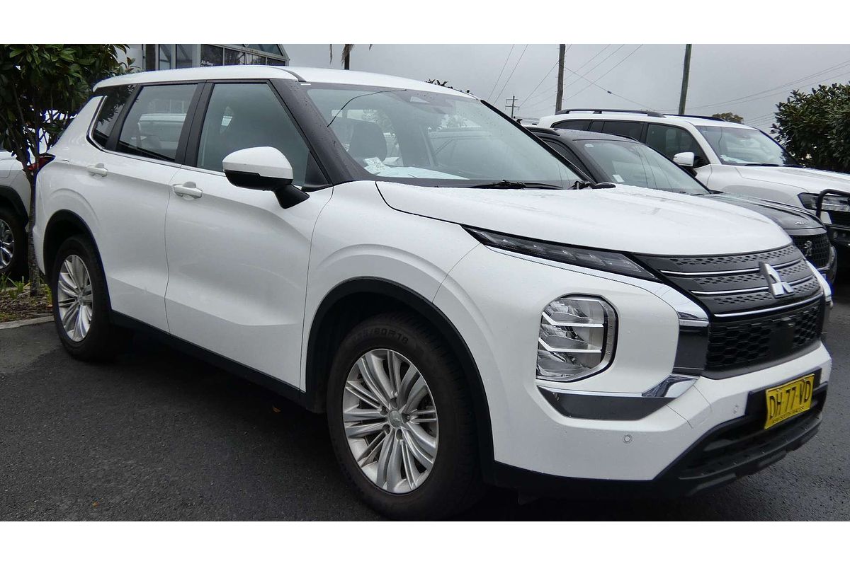 2023 Mitsubishi Outlander ES ZM