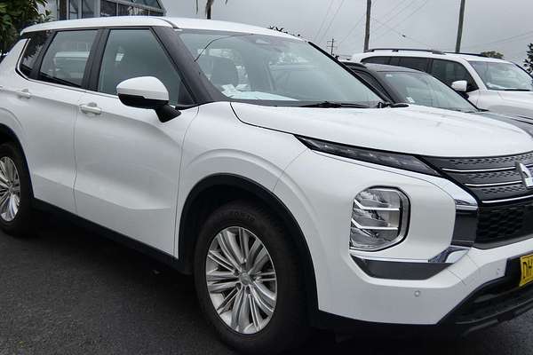 2023 Mitsubishi Outlander ES ZM