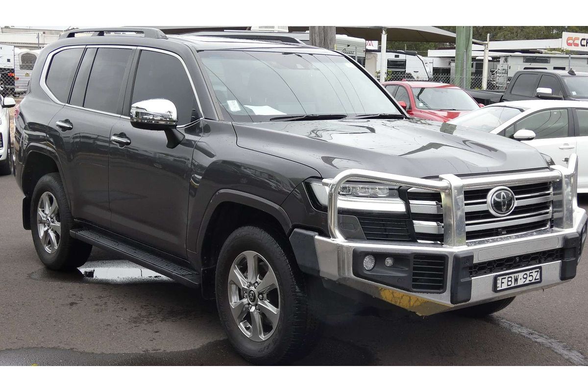 2023 Toyota Landcruiser Sahara FJA300R