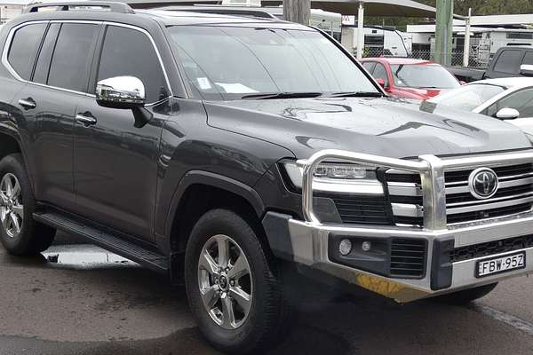 2023 Toyota Landcruiser Sahara FJA300R