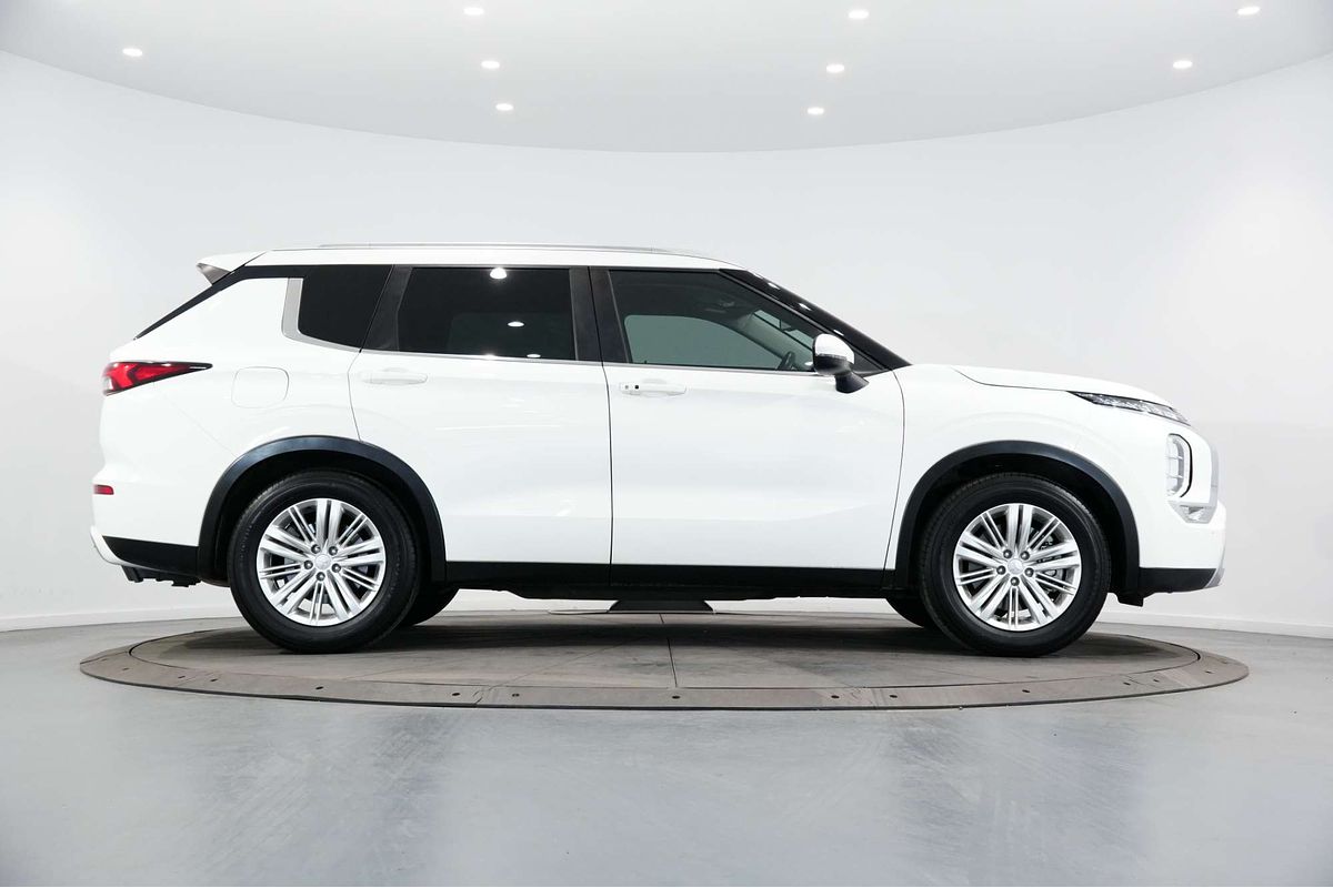 2022 Mitsubishi Outlander LS ZM