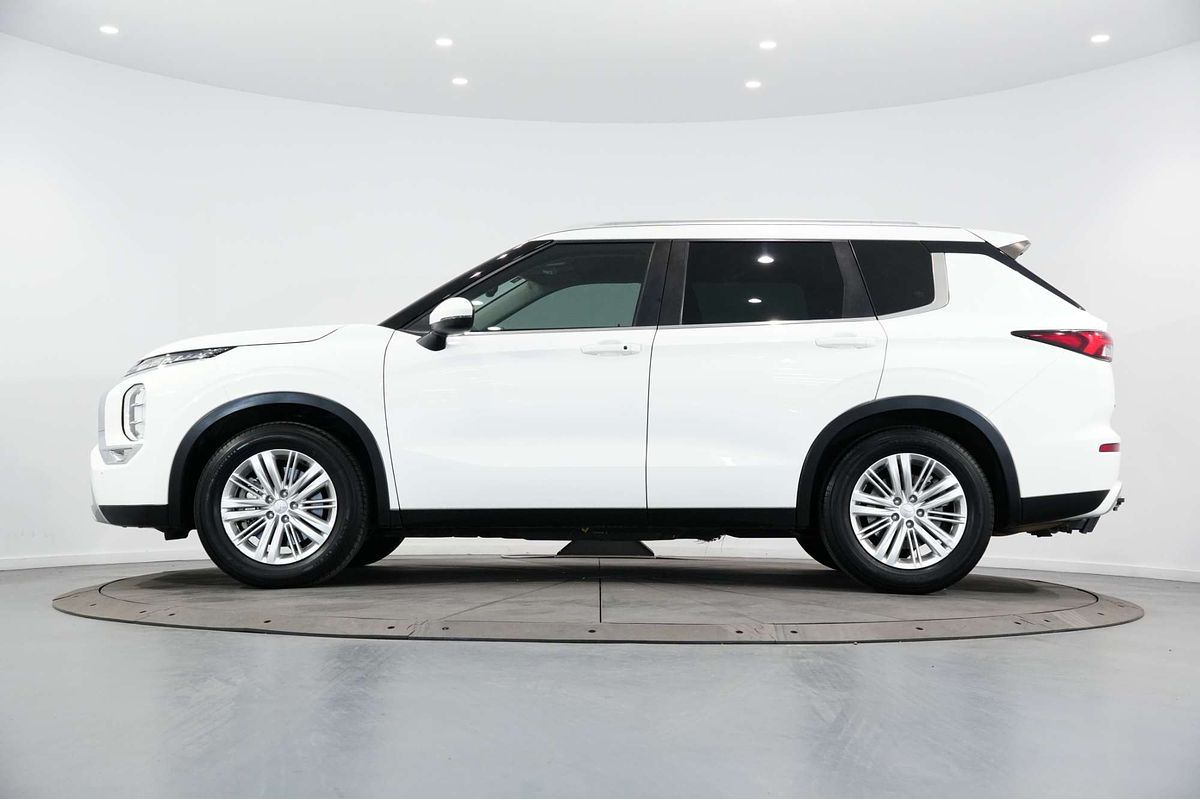 2022 Mitsubishi Outlander LS ZM