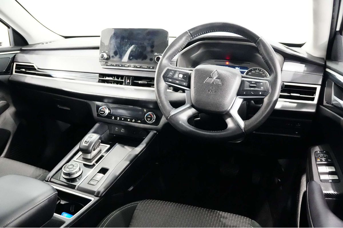 2022 Mitsubishi Outlander LS ZM