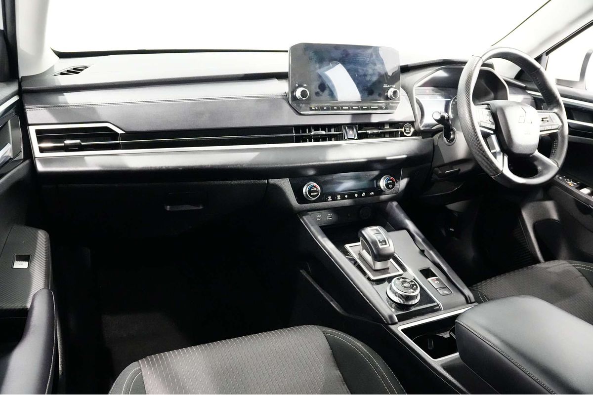 2022 Mitsubishi Outlander LS ZM