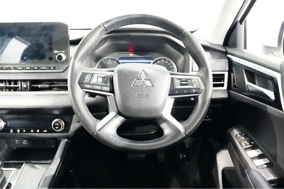 2022 Mitsubishi Outlander LS ZM