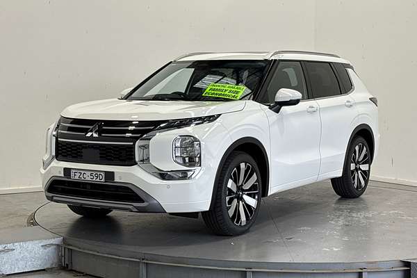 2025 Mitsubishi Outlander Exceed ZM