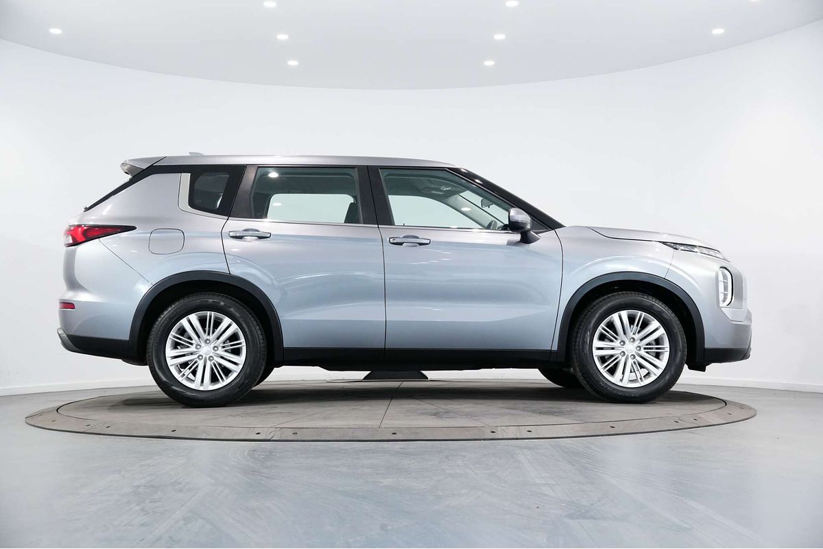 2022 Mitsubishi Outlander ES ZM