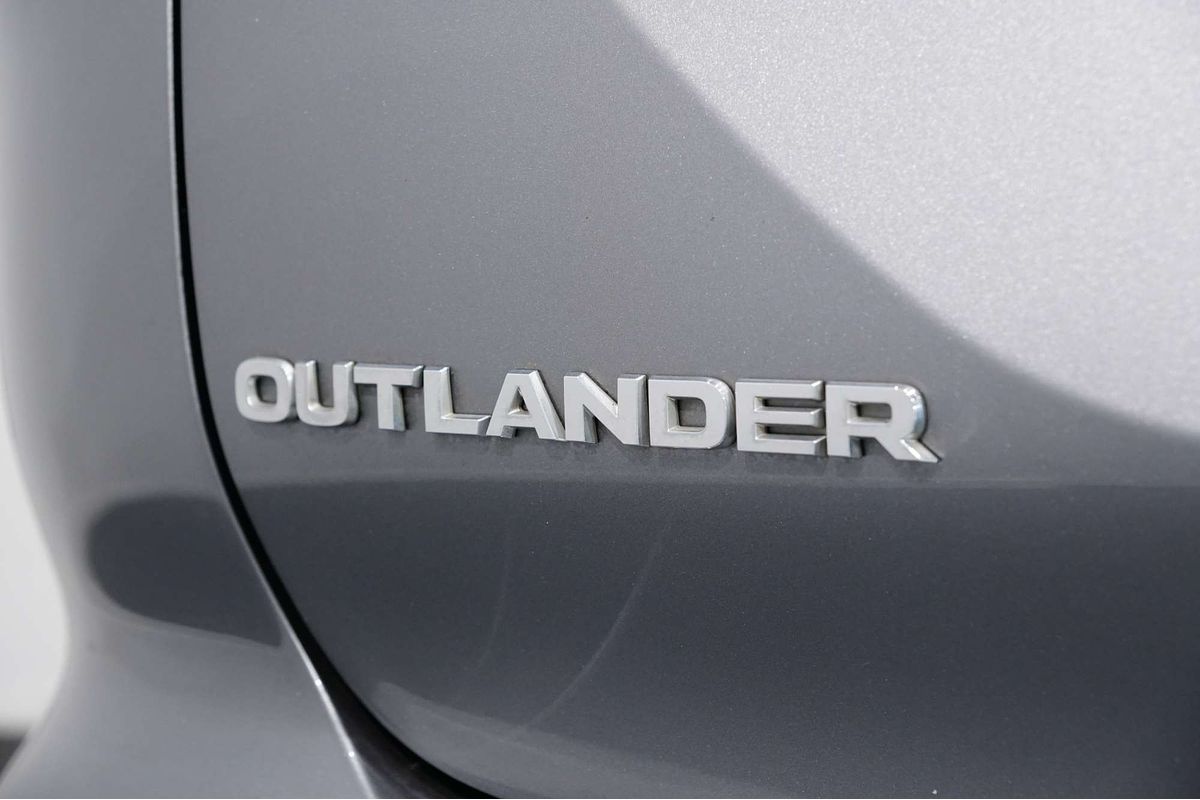 2022 Mitsubishi Outlander ES ZM