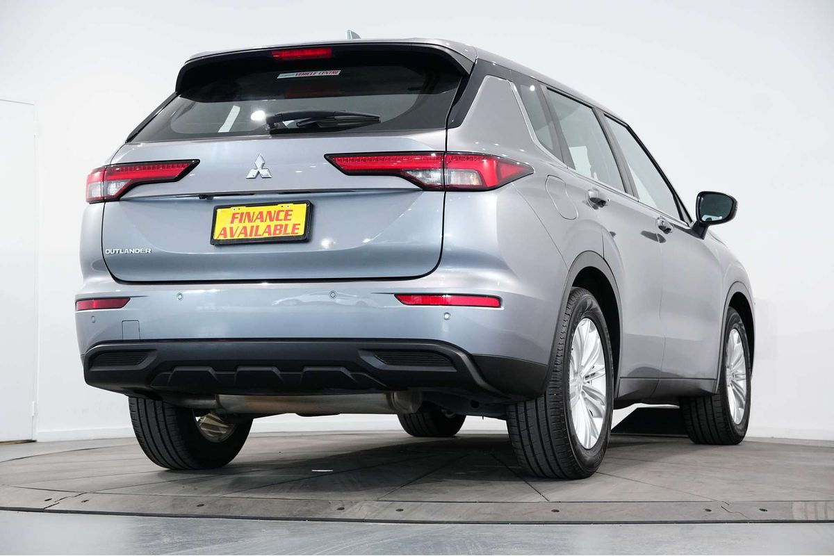 2022 Mitsubishi Outlander ES ZM