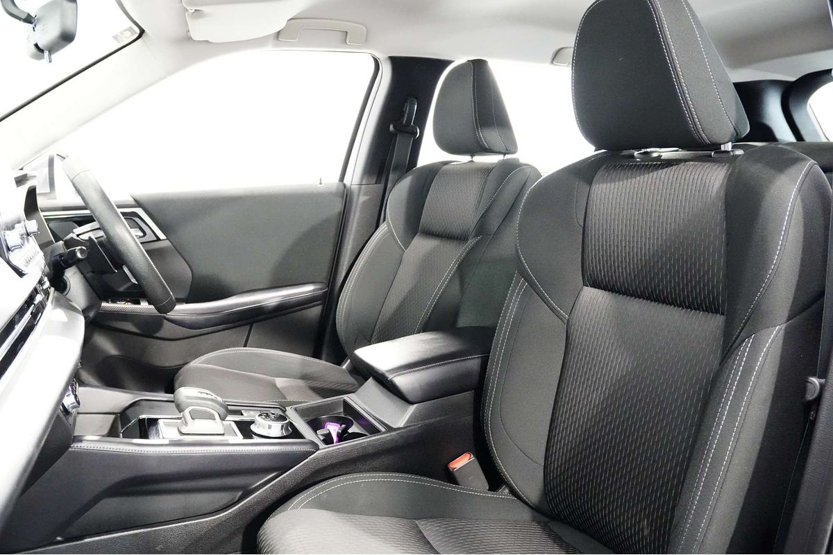 2022 Mitsubishi Outlander ES ZM