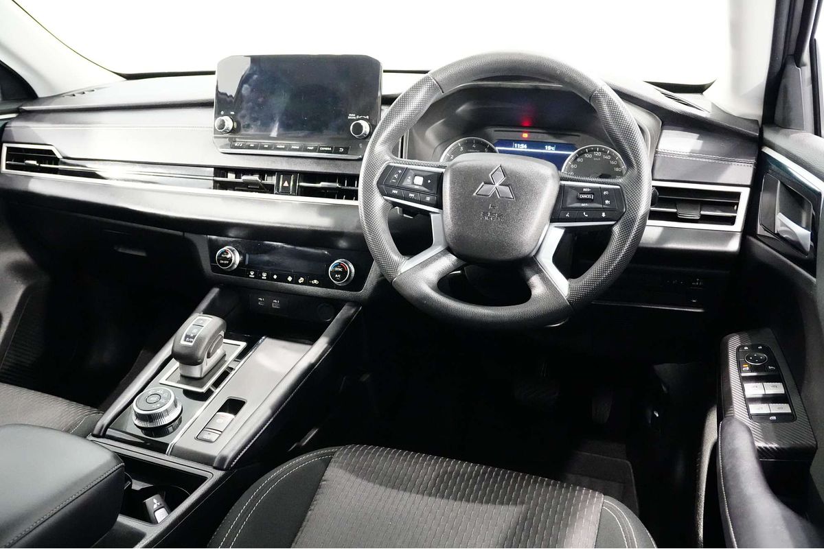 2022 Mitsubishi Outlander ES ZM