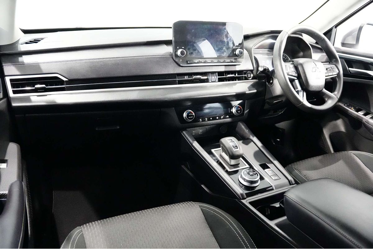 2022 Mitsubishi Outlander ES ZM