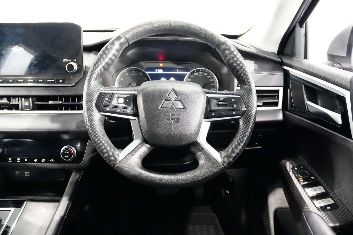 2022 Mitsubishi Outlander ES ZM