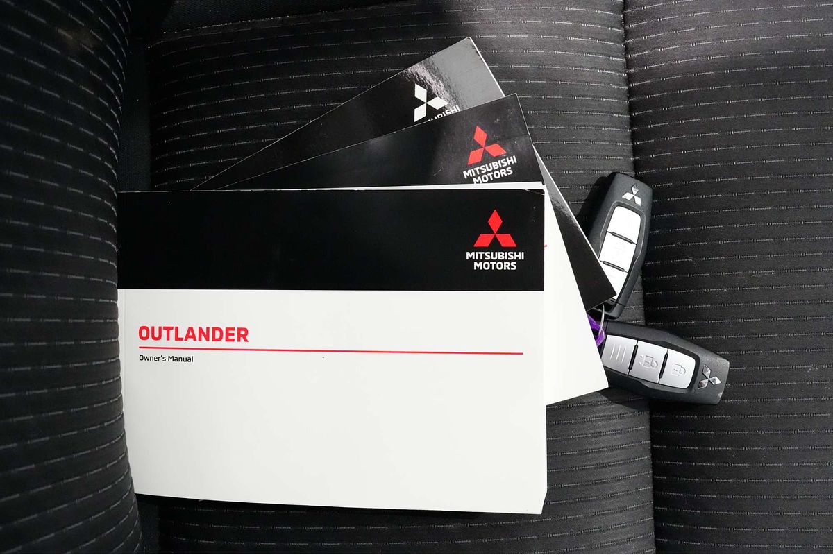 2022 Mitsubishi Outlander ES ZM