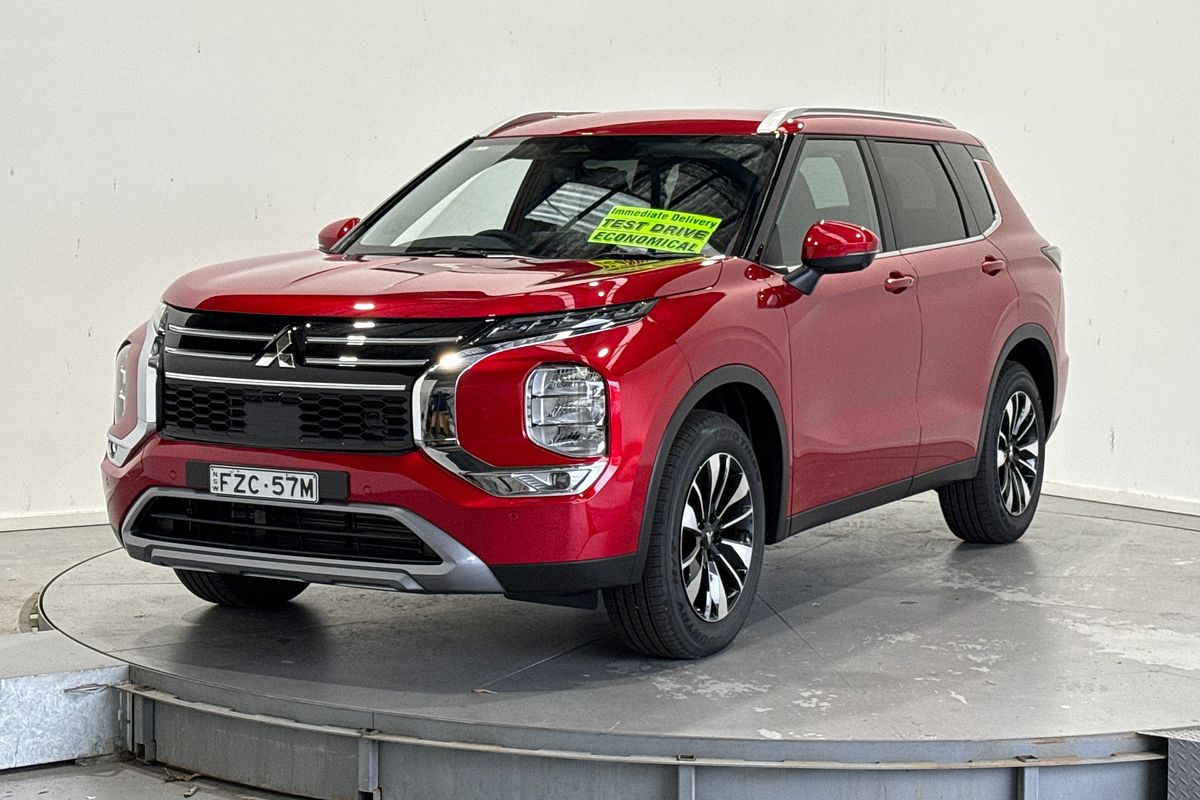 2025 Mitsubishi Outlander LS ZM