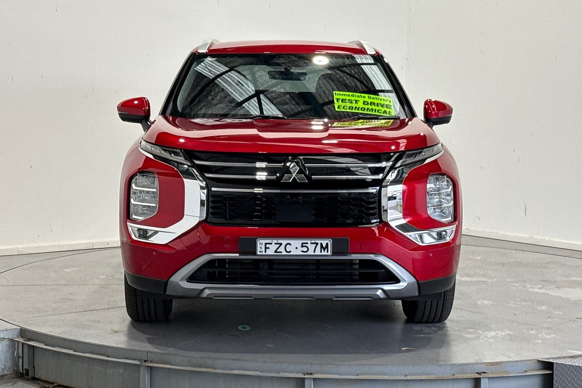 2025 Mitsubishi Outlander LS ZM