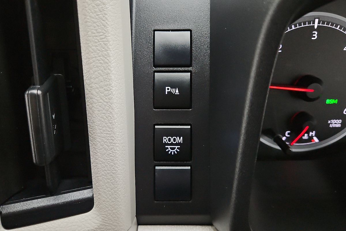 2019 Toyota Hiace Commuter GDH322R ELWB High Roof