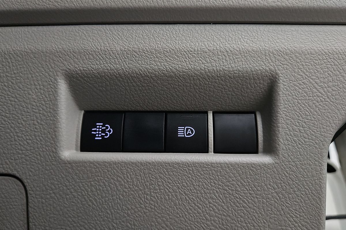 2019 Toyota Hiace Commuter GDH322R ELWB High Roof