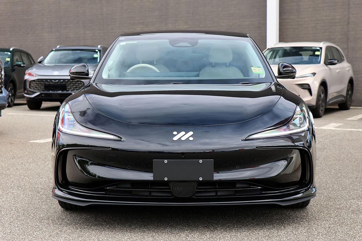 2025 MG IM5 Premium P12L