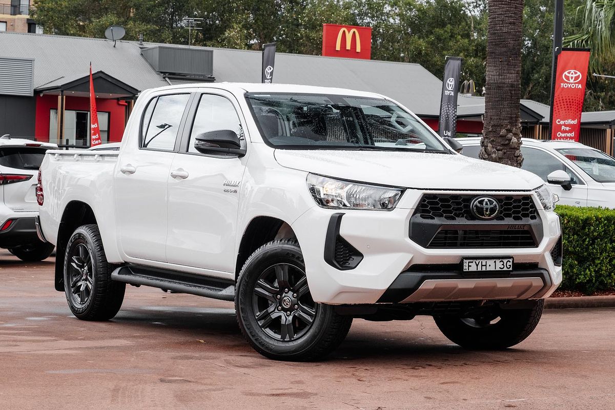 2025 Toyota Hilux SR 48V GUN126R 4X4
