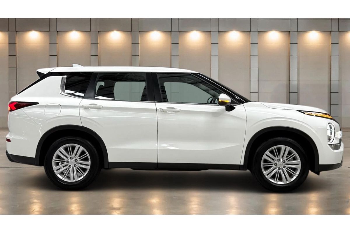 2024 Mitsubishi Outlander ES ZM