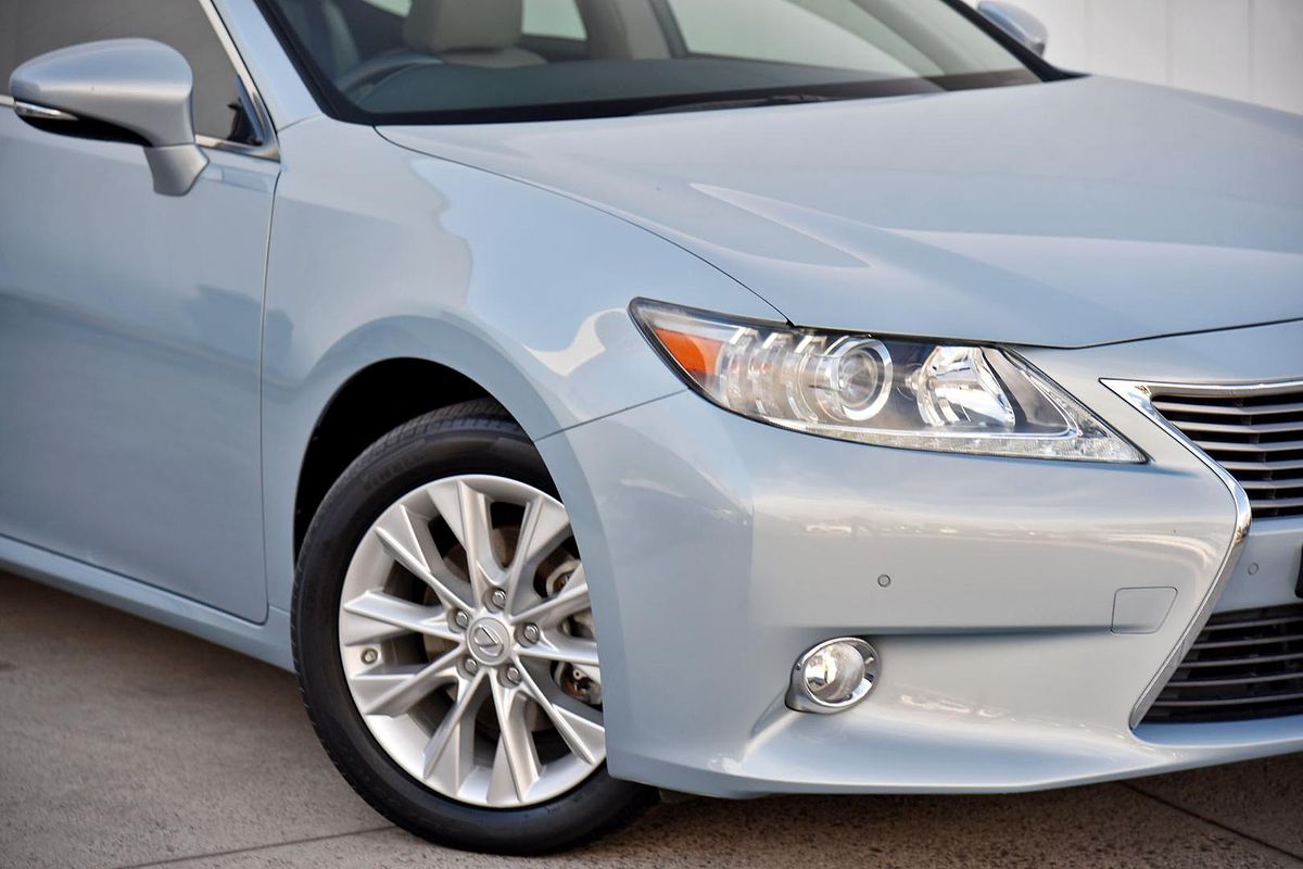 2013 Lexus ES ES300h Sports Luxury AVV60R