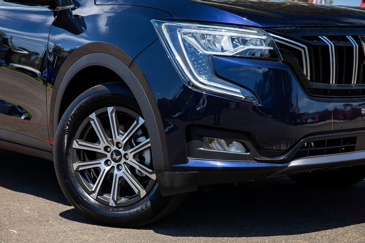 2025 Mahindra XUV700 AX7L