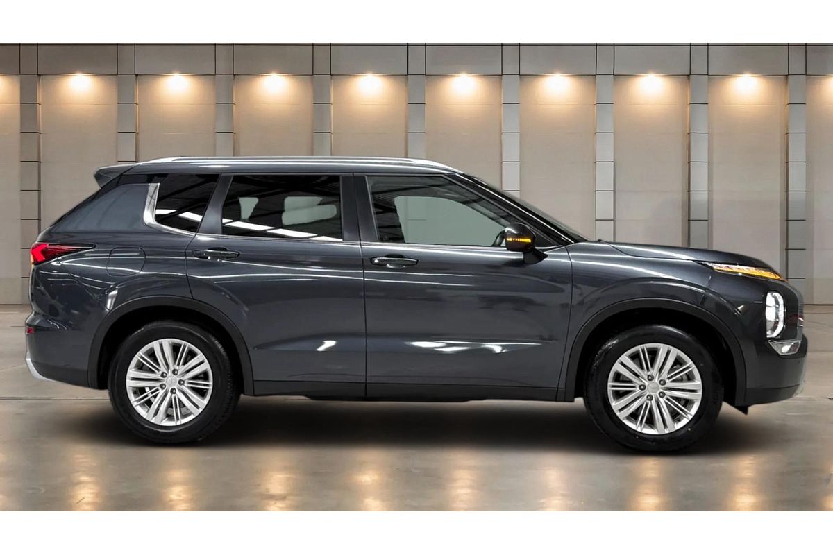 2023 Mitsubishi Outlander LS ZM