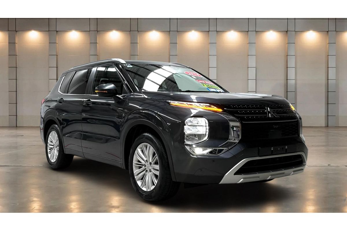 2023 Mitsubishi Outlander LS ZM