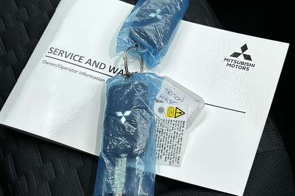 2025 Mitsubishi Triton GLX MV 4X4 thumb-21