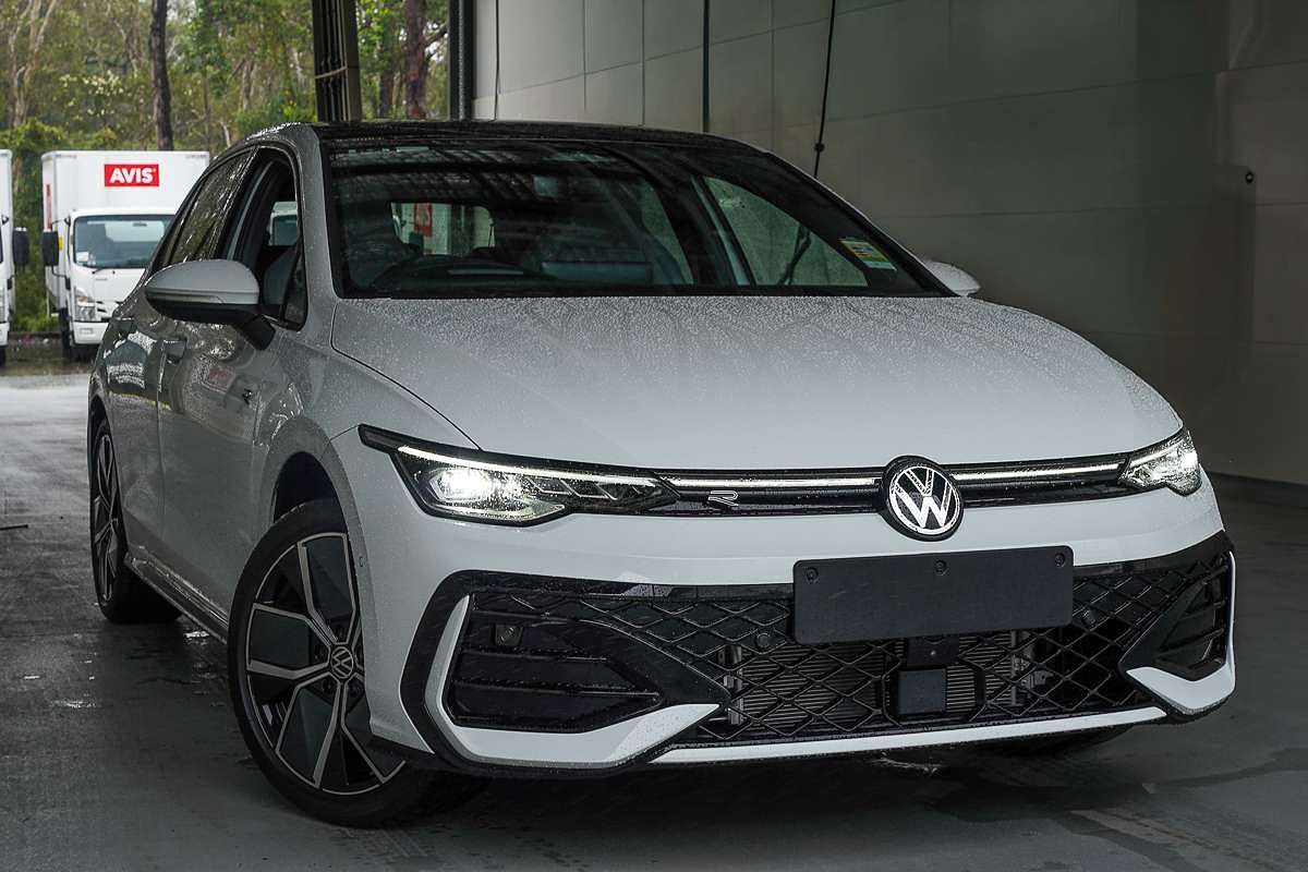 2025 Volkswagen Golf 110TSI R-Line 8.5