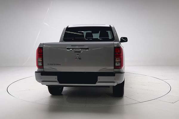 2025 Mitsubishi Triton GLS MV 4X4 thumb-6