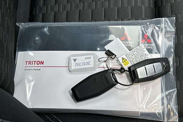 2025 Mitsubishi Triton GLS MV 4X4 thumb-22