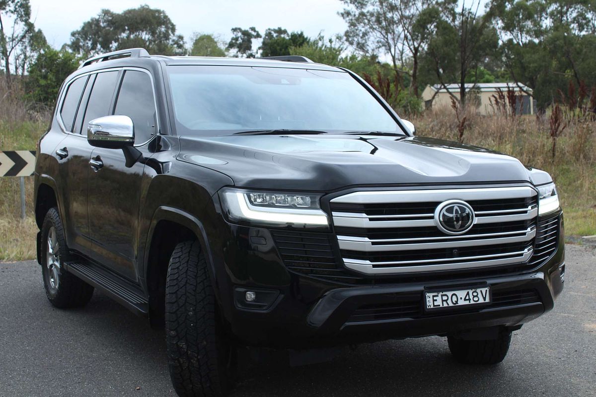 2022 Toyota Landcruiser Sahara FJA300R