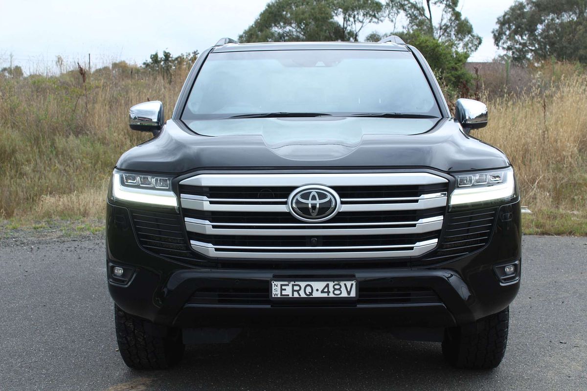 2022 Toyota Landcruiser Sahara FJA300R