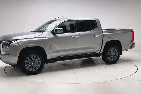 2025 Mitsubishi Triton GLS MV 4X4 thumb-3