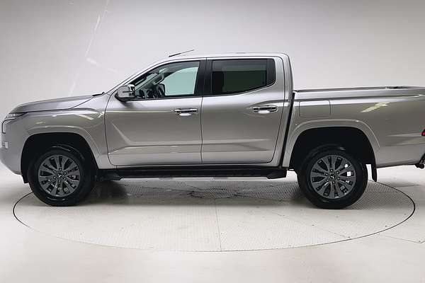 2025 Mitsubishi Triton GLS MV 4X4 thumb-4