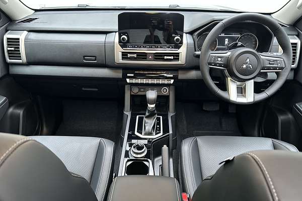 2025 Mitsubishi Triton GLS MV 4X4 thumb-19