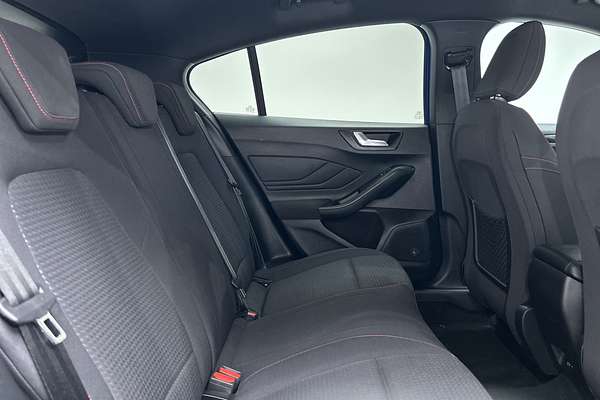 2018 Ford Focus ST-Line SA thumb-11