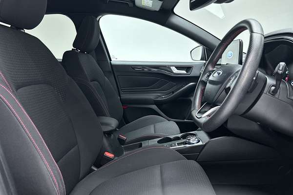 2018 Ford Focus ST-Line SA thumb-12