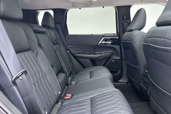 2025 Mitsubishi Outlander Exceed ZM thumb-11