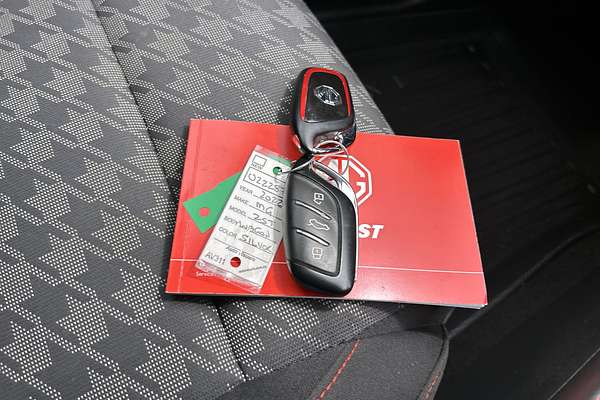 2022 MG ZST Core thumb-22