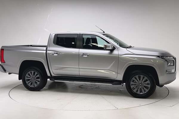 2025 Mitsubishi Triton GLS MV 4X4 thumb-3