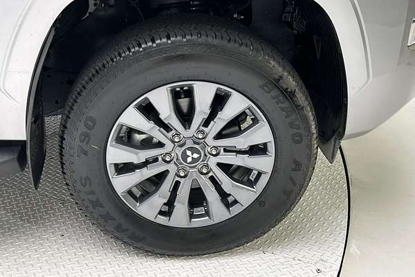 2025 Mitsubishi Triton GLS MV 4X4 thumb-9