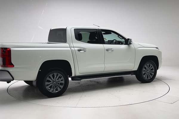 2025 Mitsubishi Triton GLS MV 4X4 thumb-2