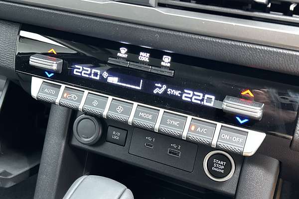 2025 Mitsubishi Triton GLS MV 4X4 thumb-16