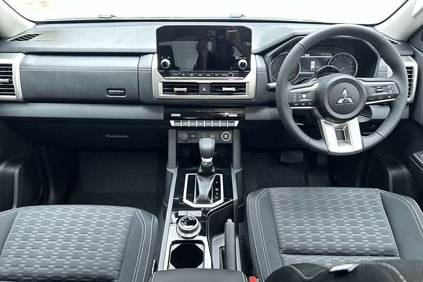 2025 Mitsubishi Triton GLS MV 4X4 thumb-19