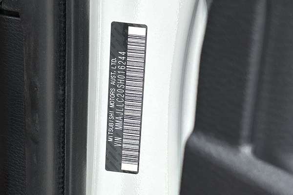 2025 Mitsubishi Triton GLS MV 4X4 thumb-23