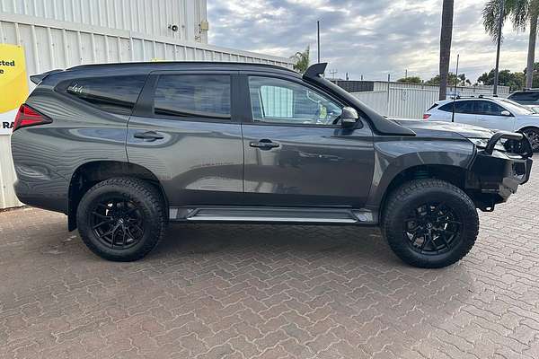 2022 Mitsubishi Pajero Sport GLS QF thumb-4