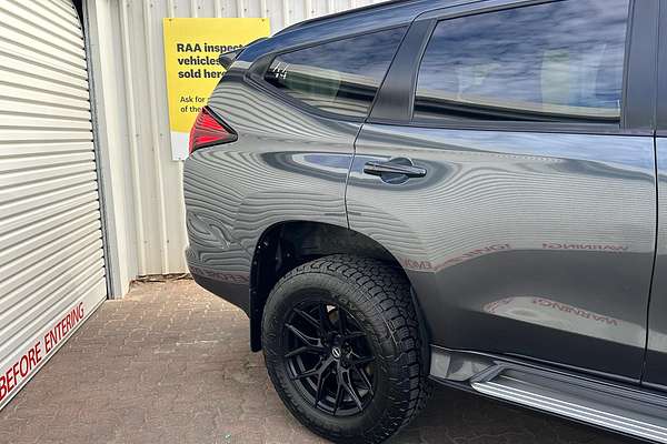 2022 Mitsubishi Pajero Sport GLS QF thumb-5